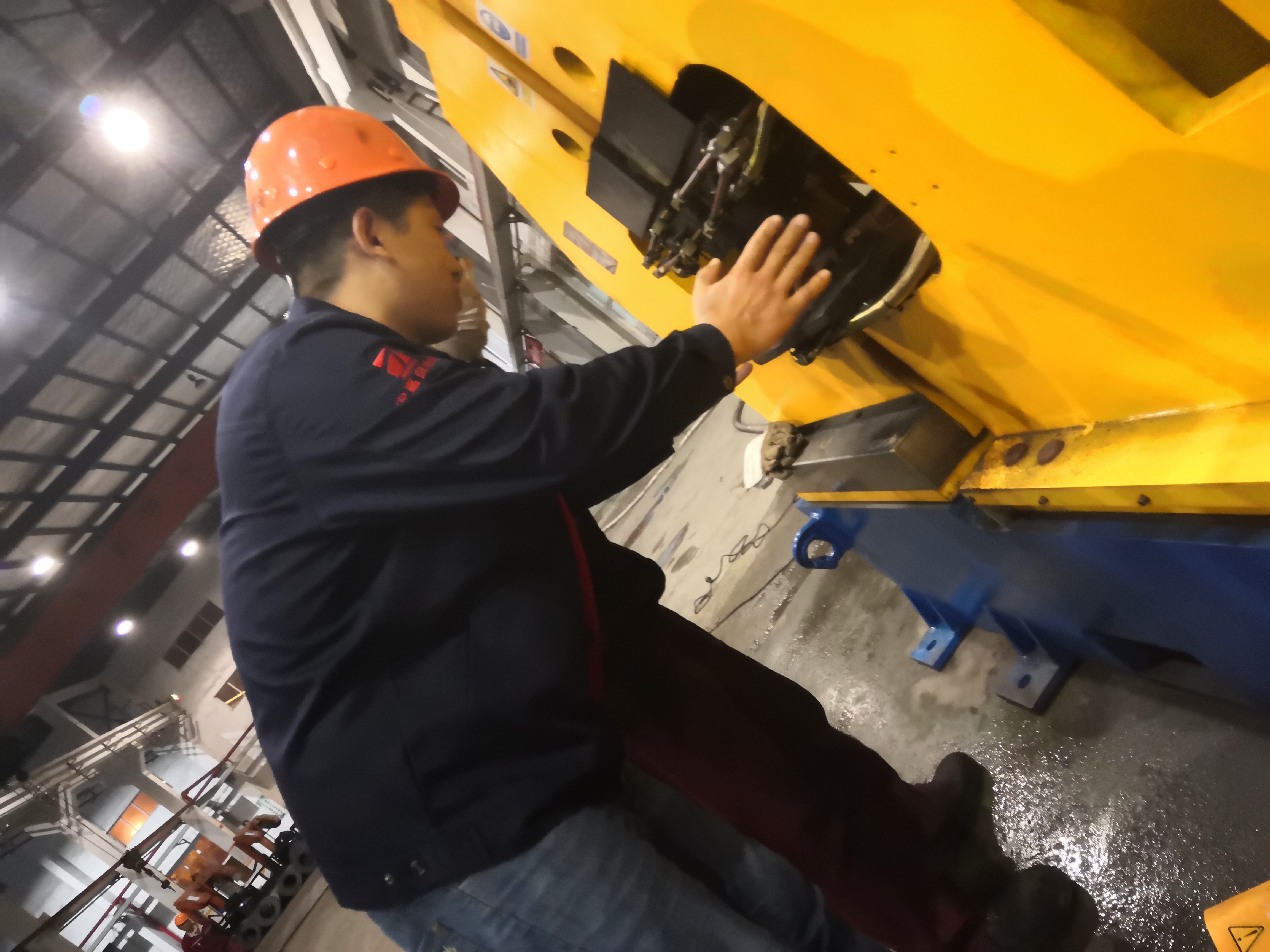 安嘉售后工程師給客戶現(xiàn)場培訓