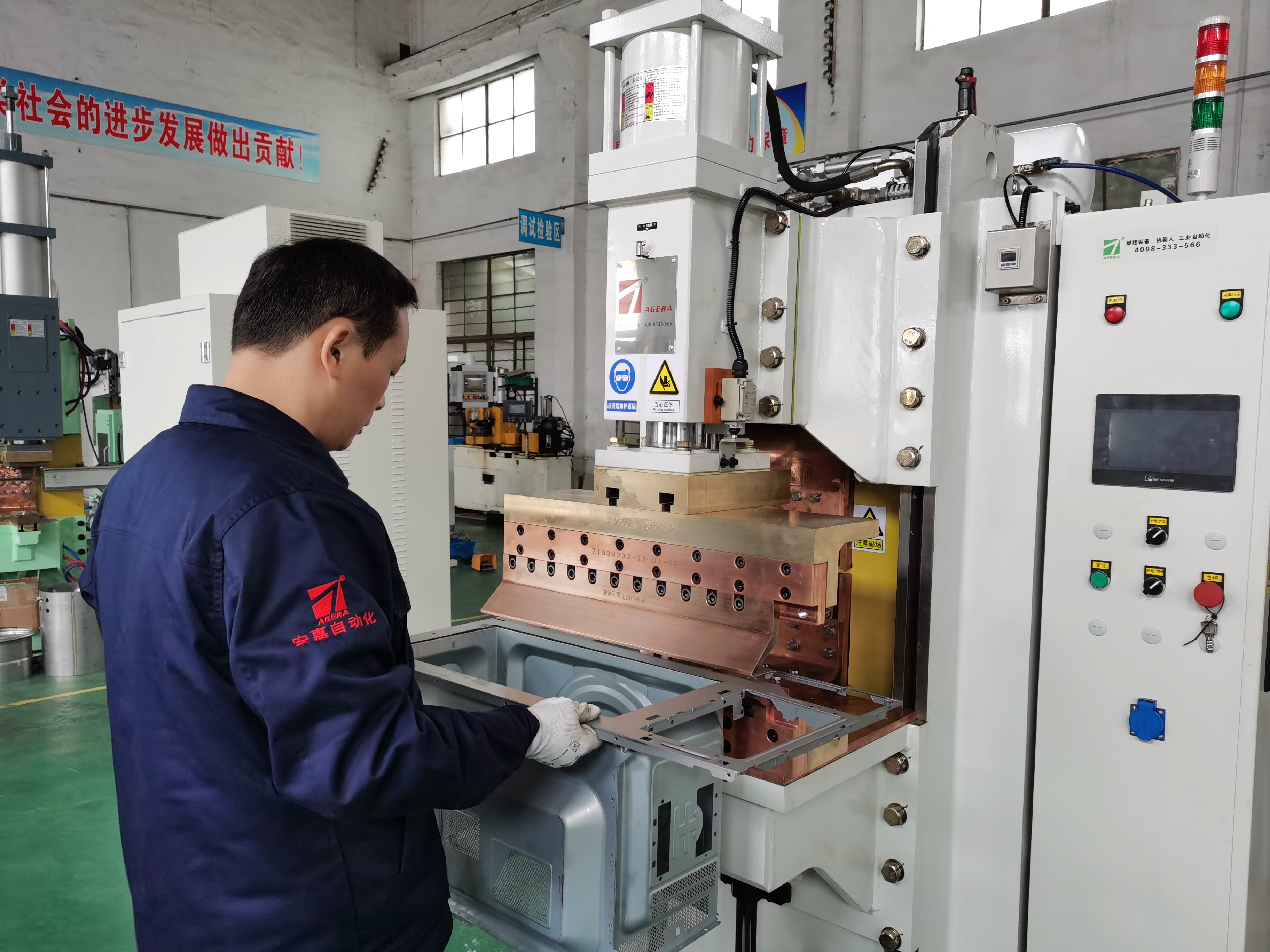 安嘉焊接工藝師專(zhuān)心為客戶試樣