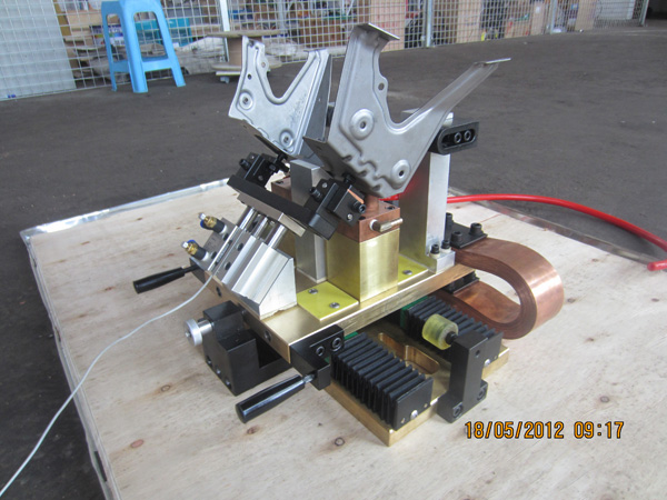 安嘉中頻逆變式凸焊機(jī)奇昊汽車(chē)系統(tǒng)現(xiàn)場(chǎng)案例