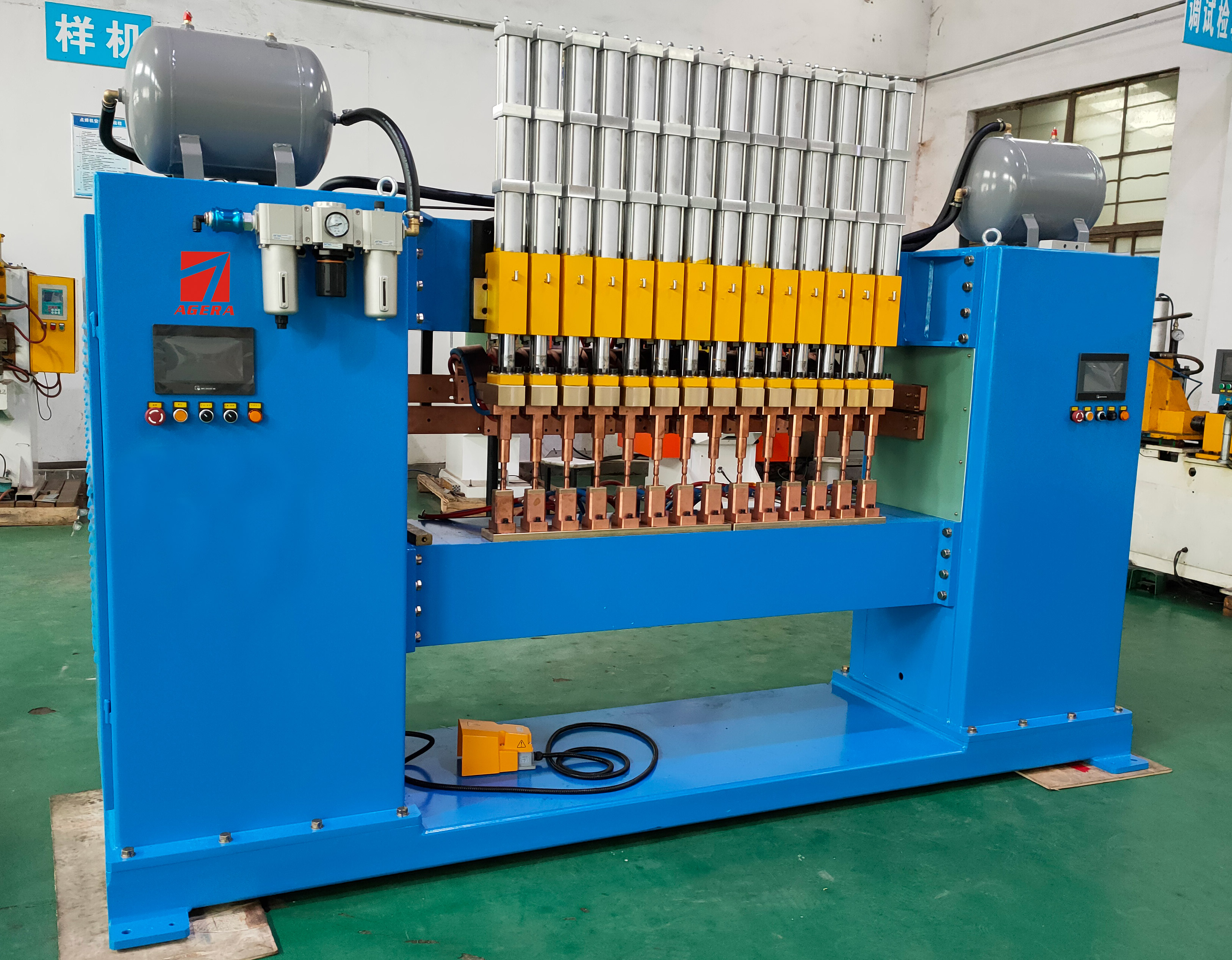 龍門(mén)式板材散熱器自動(dòng)多點(diǎn)焊機(jī),換熱器多頭焊機(jī)