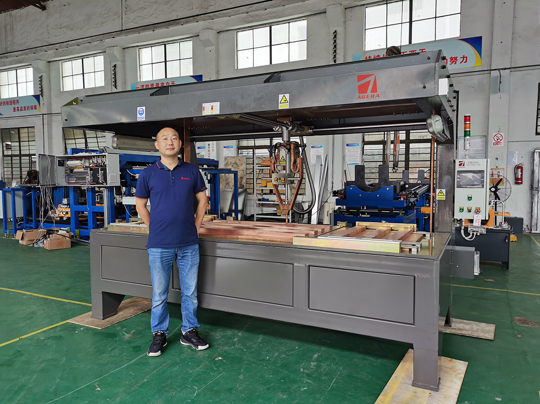 安嘉電梯門板加強(qiáng)筋龍門點焊機(jī)