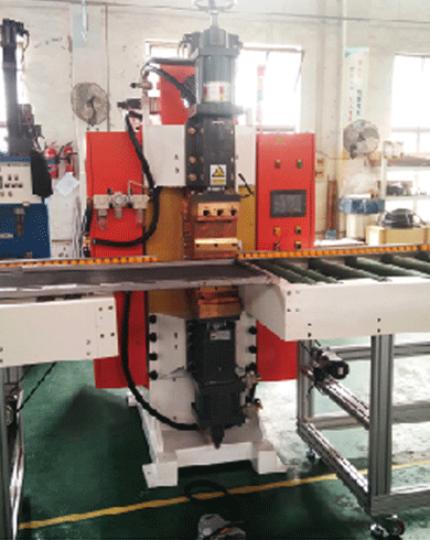 機(jī)柜門自動(dòng)焊接流水線